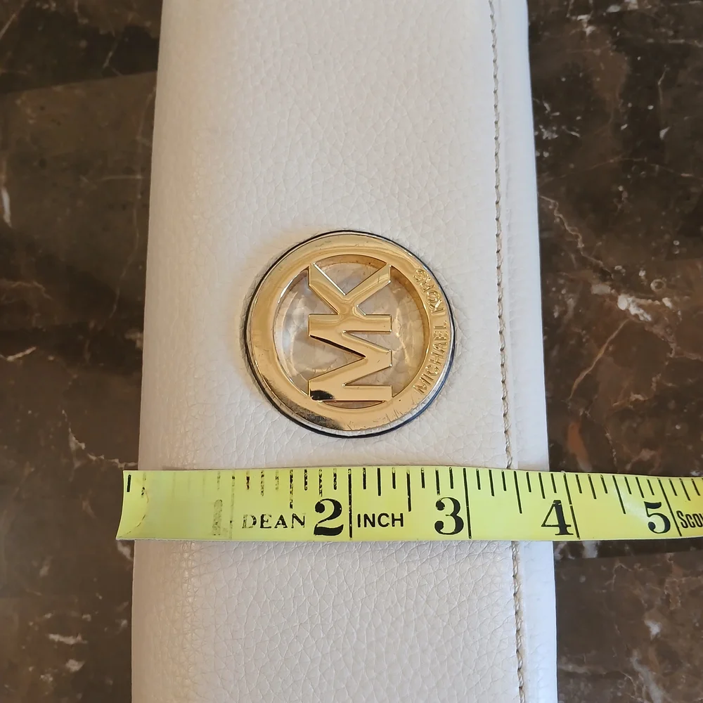 Michael Kors Wallet with Gold Logo - Picture 11 of 16